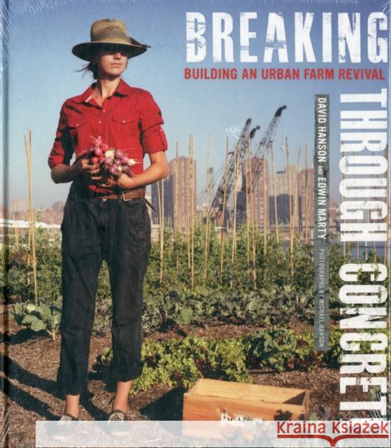 Breaking Through Concrete: Building an Urban Farm Revival Hanson, David 9780520270541 0