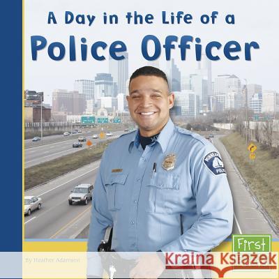 A Day in the Life of a Police Officer Heather Adamson 9780736846707 Capstone Press