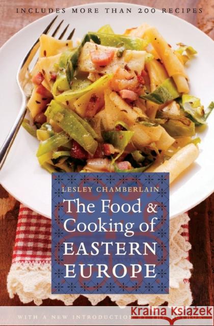 The Food and Cooking of Eastern Europe Lesley Chamberlain 9780803264601 University of Nebraska Press