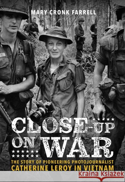 Close-Up on War: The Story of Pioneering Photojournalist Catherine Leroy in Vietnam Mary Cronk Farrell 9781419746611 Amulet Books