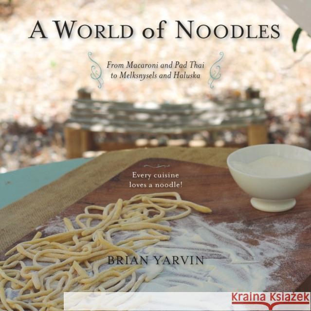 A World of Noodles Brian Yarvin 9781581572100 Countryman Press